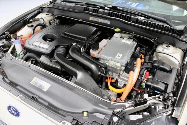 Photo of 2018 White Gold Metallic Ford Fusion Hybrid