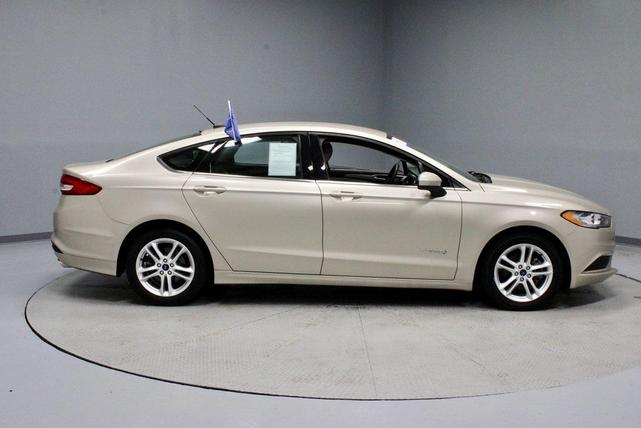 Photo of 2018 White Gold Metallic Ford Fusion Hybrid