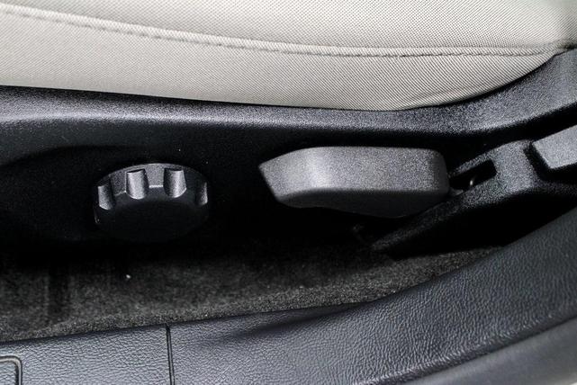 Photo of 2018 White Gold Metallic Ford Fusion Hybrid
