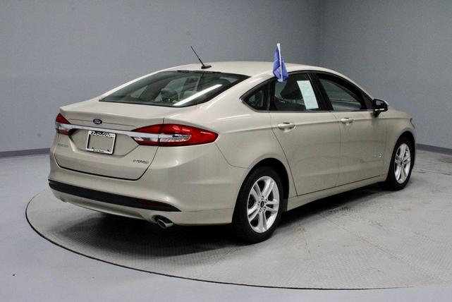 Photo of 2018 White Gold Metallic Ford Fusion Hybrid