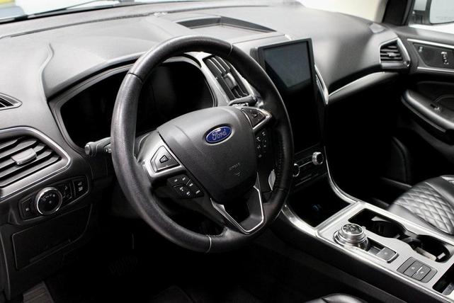 Photo of 2024 Iconic Silver Metallic Ford Edge