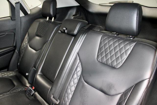 Photo of 2024 Iconic Silver Metallic Ford Edge