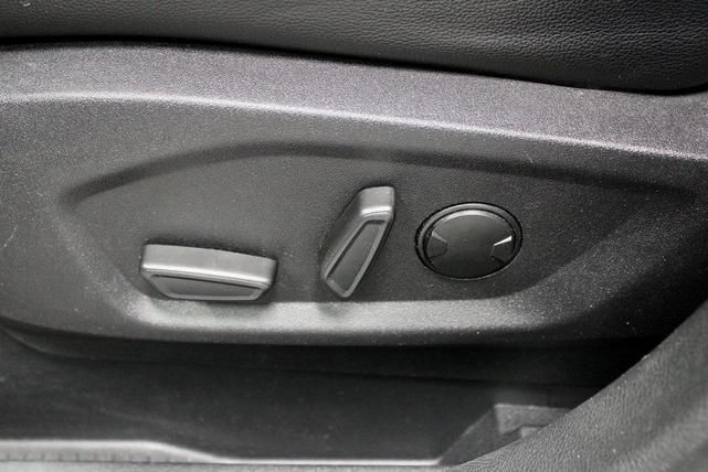 Photo of 2024 Iconic Silver Metallic Ford Edge