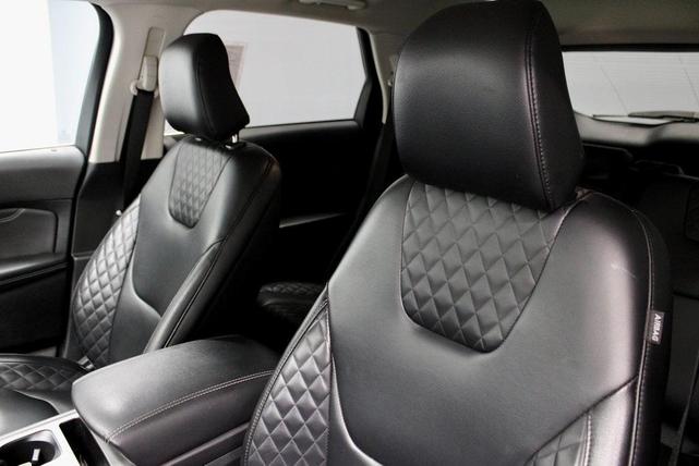 Photo of 2024 Iconic Silver Metallic Ford Edge