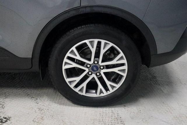 Photo of 2022 Carbonized Gray Metallic Ford Escape