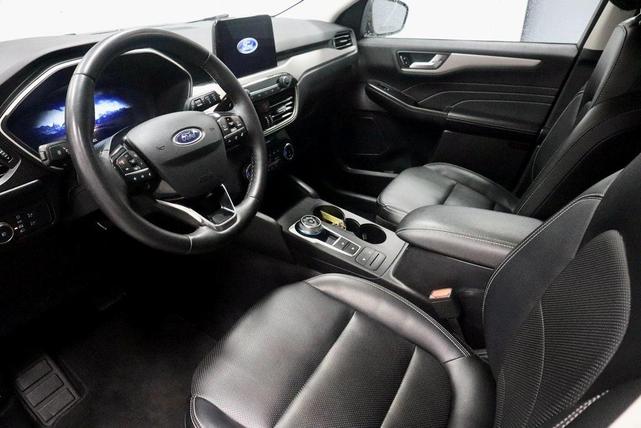 Photo of 2022 Carbonized Gray Metallic Ford Escape