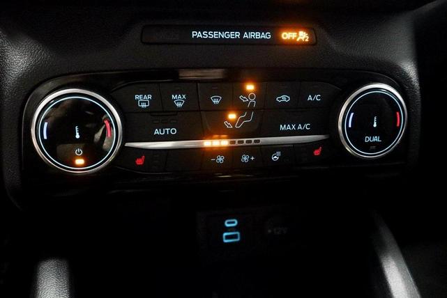 Photo of 2022 Carbonized Gray Metallic Ford Escape
