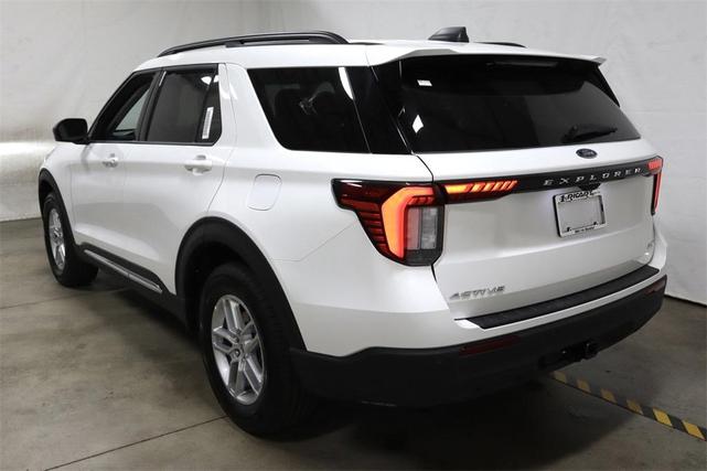 Photo of 2025 Star White Ford Explorer