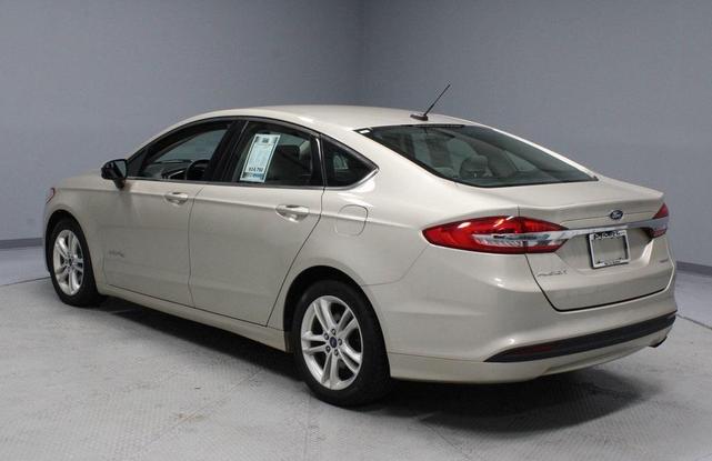 Photo of 2018 White Gold Metallic Ford Fusion Hybrid