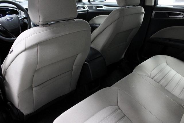 Photo of 2018 White Gold Metallic Ford Fusion Hybrid