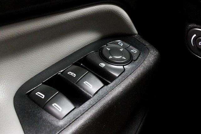 Photo of 2019 Summit White Chevrolet Equinox