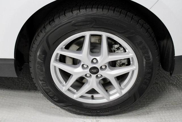 Photo of 2024 Oxford White Ford Edge