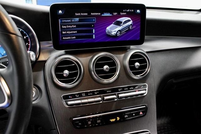 Photo of 2022 Black Mercedes-Benz GLC 300