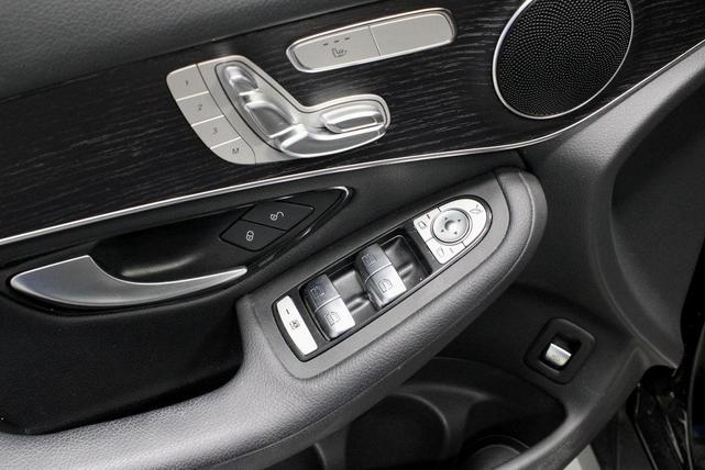 Photo of 2022 Black Mercedes-Benz GLC 300