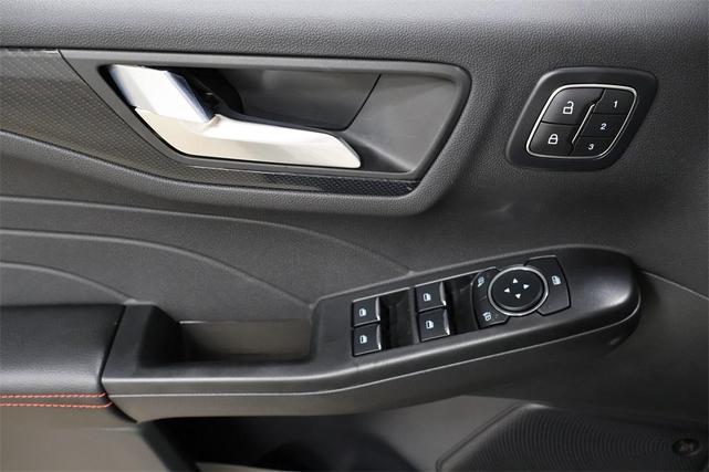 Photo of 2025 Star White Ford Escape