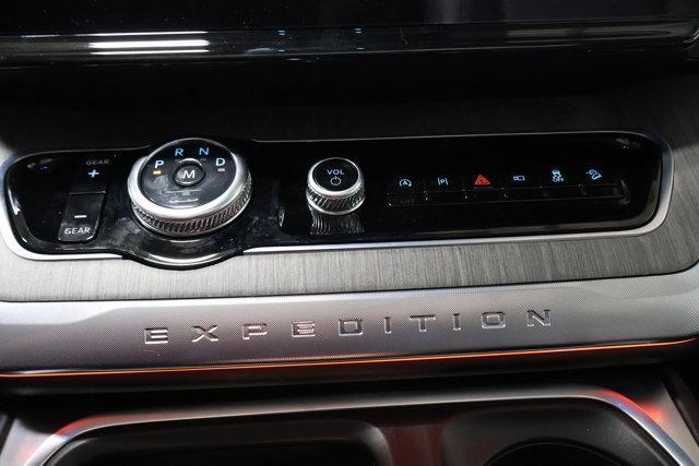 Photo of 2025 Star White Ford Expedition Max