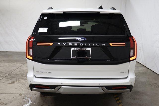 Photo of 2025 Star White Ford Expedition Max