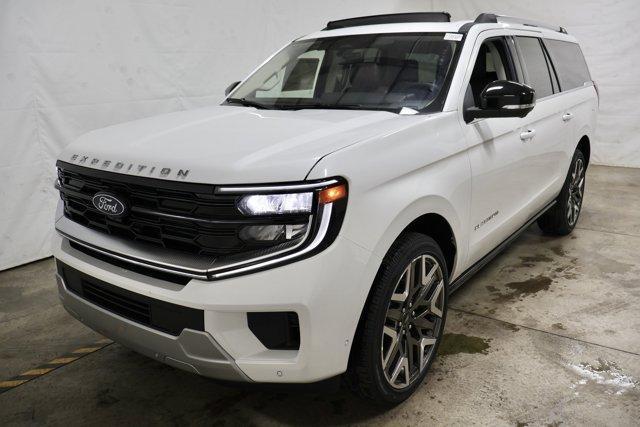 Photo of 2025 Star White Ford Expedition Max