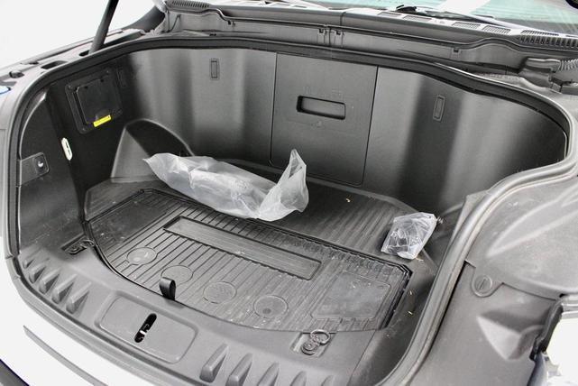 Photo of 2022 Oxford White Ford F-150 Lightning