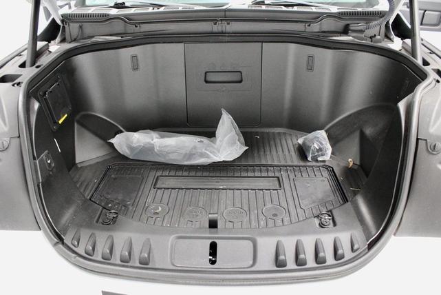 Photo of 2022 Oxford White Ford F-150 Lightning