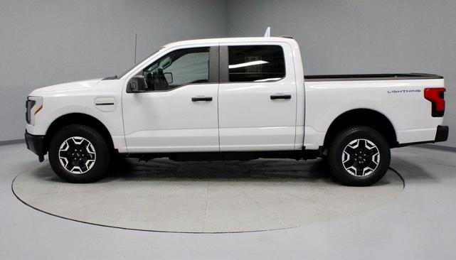 Photo of 2022 Oxford White Ford F-150 Lightning