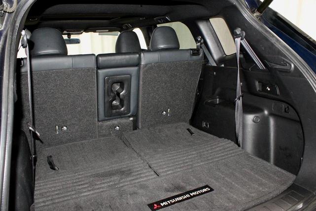 Photo of 2022 Cosmic Blue Metallic Mitsubishi Outlander