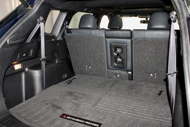 Photo of 2022 Cosmic Blue Metallic Mitsubishi Outlander
