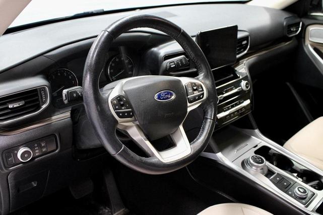 Photo of 2021 Iconic Silver Metallic Ford Explorer