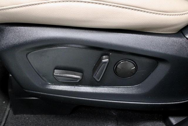 Photo of 2021 Iconic Silver Metallic Ford Explorer