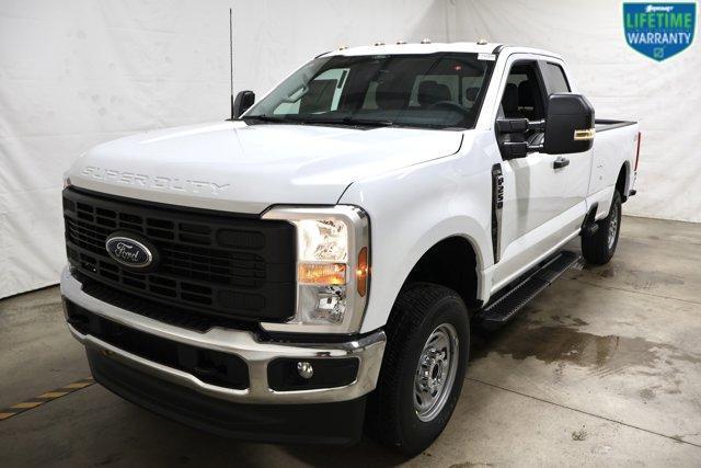 Photo of 2025 Oxford White Ford F-250