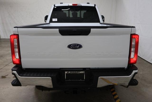 Photo of 2025 Oxford White Ford F-250