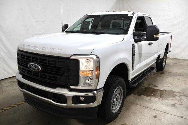 Photo of 2025 Oxford White Ford F-250
