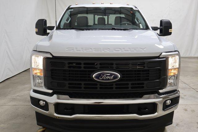 Photo of 2025 Oxford White Ford F-250