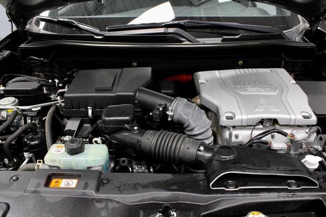 Photo of 2019 Quartz Brown Metallic Mitsubishi Outlander PHEV