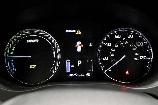 Photo of 2019 Quartz Brown Metallic Mitsubishi Outlander PHEV