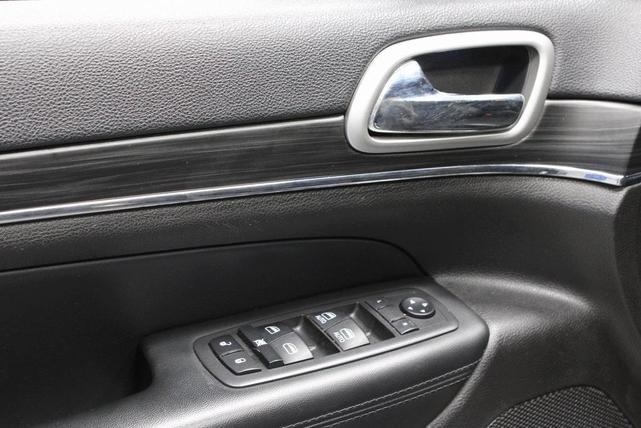 Photo of 2019 Diamond Black Jeep Grand Cherokee