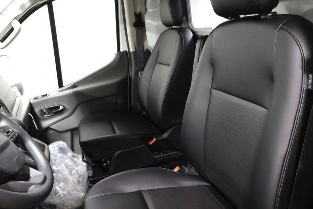 Photo of 2025 Oxford White Ford Transit-250