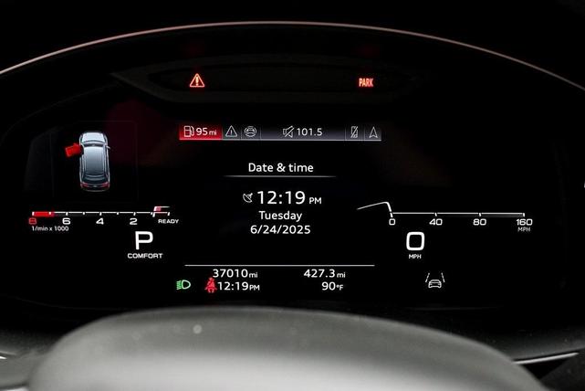 Photo of 2024 Glacier White Metallic Audi Q7