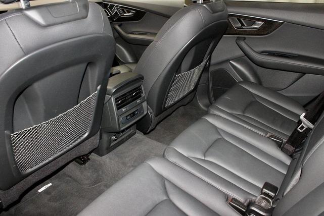 Photo of 2024 Glacier White Metallic Audi Q7