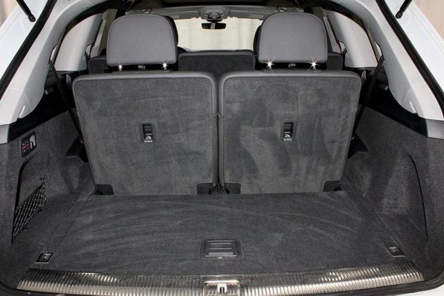 Photo of 2024 Glacier White Metallic Audi Q7