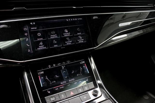Photo of 2024 Glacier White Metallic Audi Q7