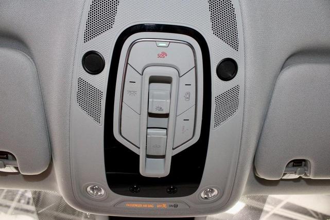 Photo of 2024 Glacier White Metallic Audi Q7