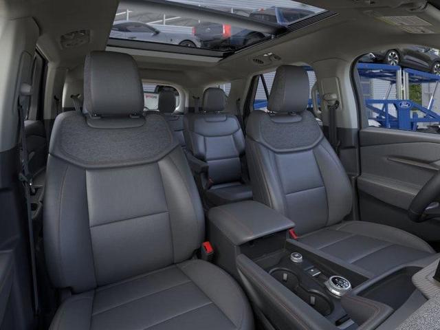 Photo of 2025 Star White Ford Explorer