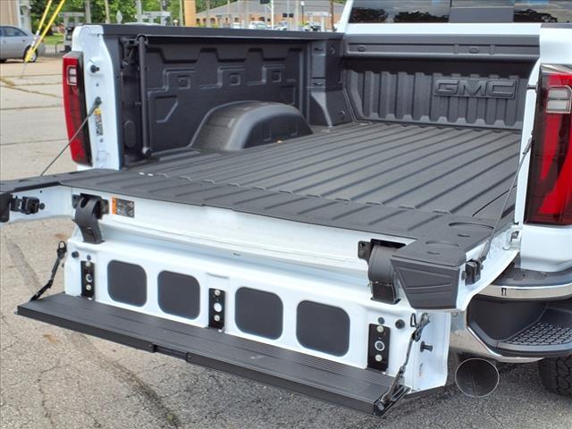 Photo of 2025 Summit White GMC Sierra 2500