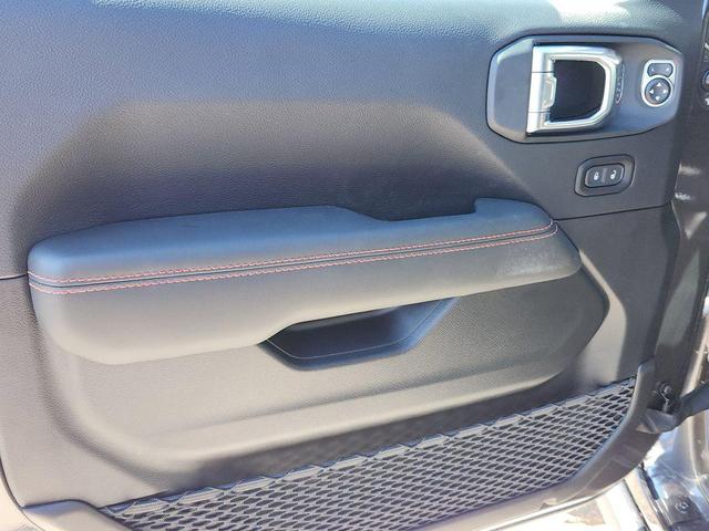 Photo of 2025 Granite Crystal Metallic Clearcoat Jeep Gladiator