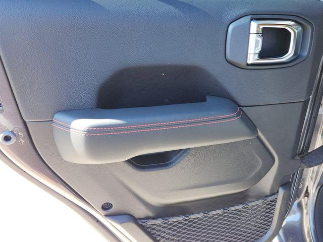 Photo of 2025 Granite Crystal Metallic Clearcoat Jeep Gladiator