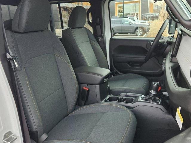 Photo of 2025 Bright White Clearcoat Jeep Gladiator