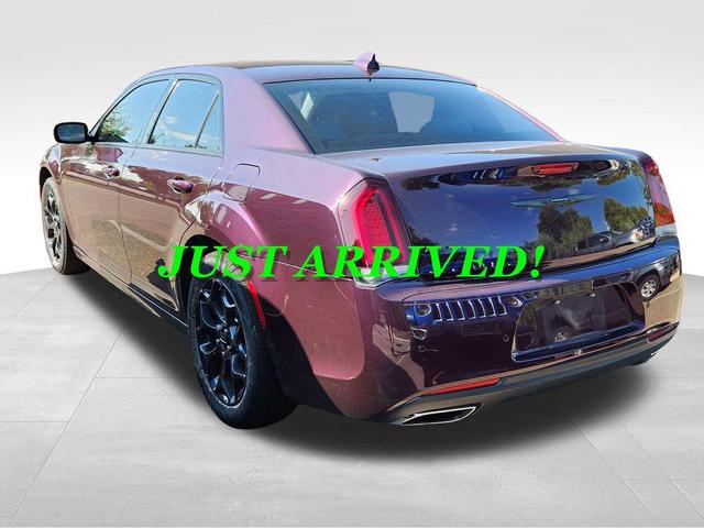 Photo of 2021 Amethyst Chrysler 300