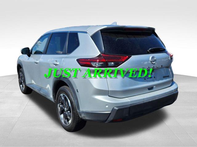 Photo of 2024 Brilliant Silver Metallic Nissan Rogue