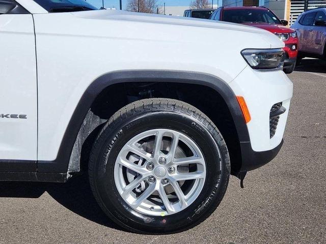 Photo of 2025 Bright White Clearcoat Jeep Grand Cherokee